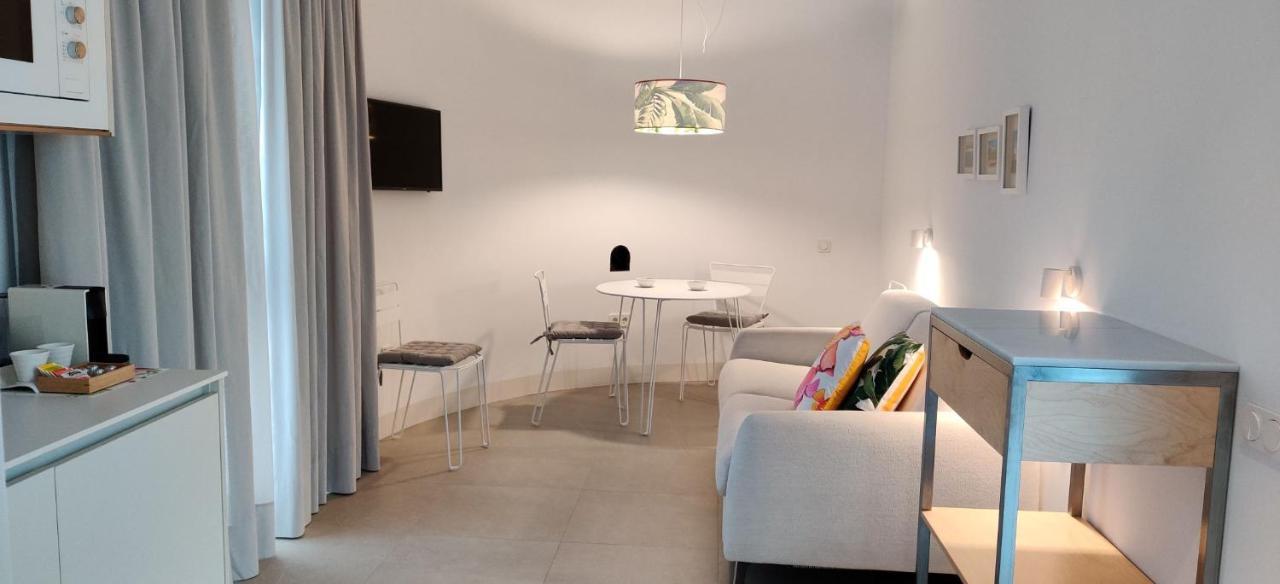 Y Estudios Centricos Conil Aparthotel 3*