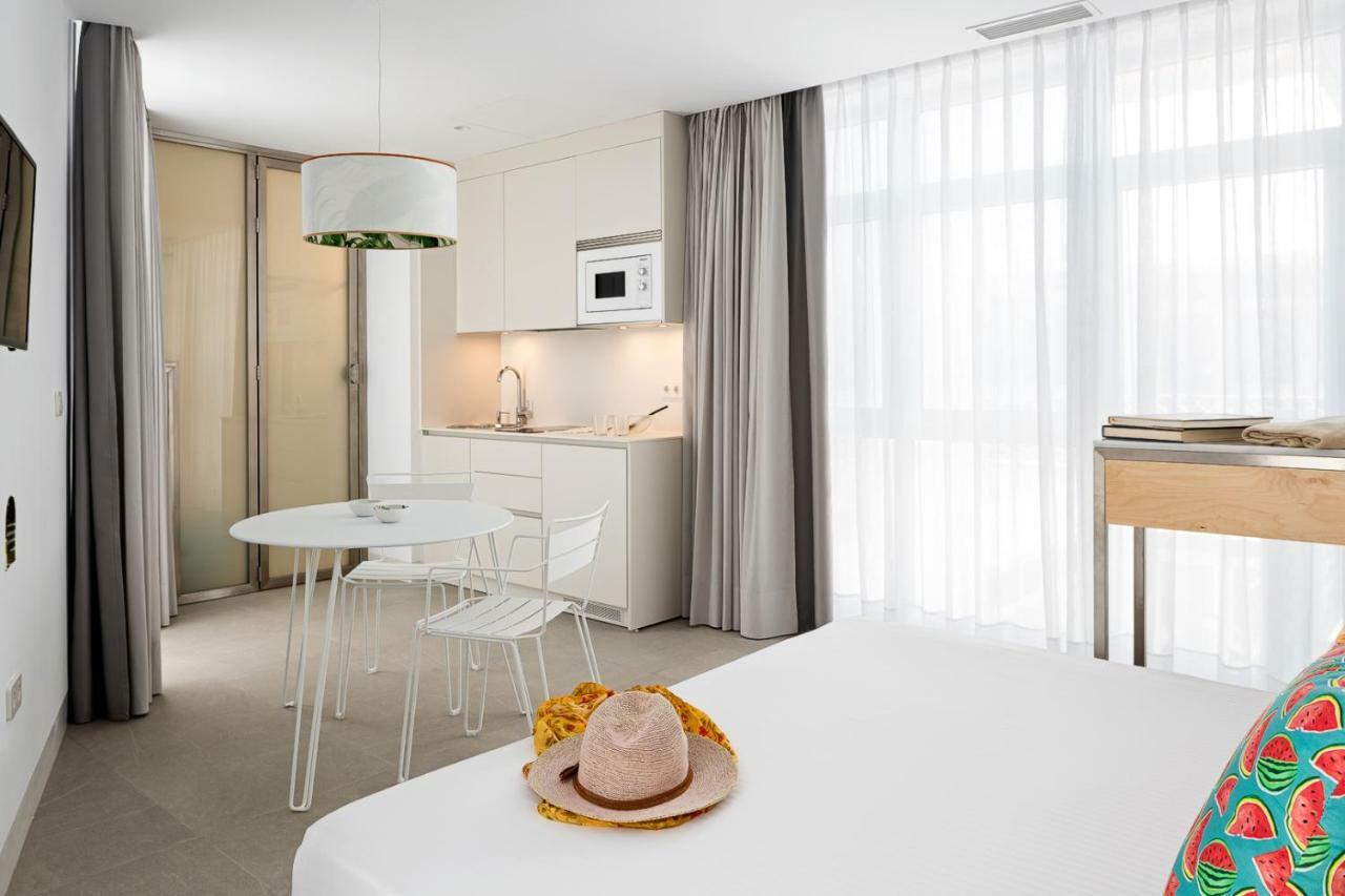 Y Estudios Centricos Conil 3*